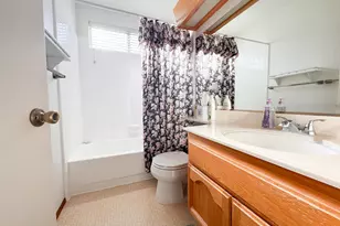 8469 Hollow Oaks Ct, Sacramento, CA 95828 - Photo 17