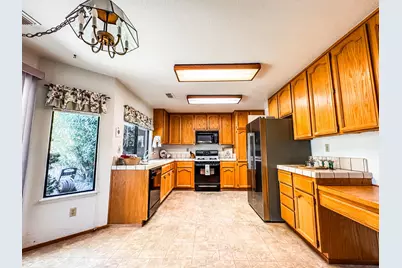 8469 Hollow Oaks Court, Sacramento, CA 95828 - Photo 3