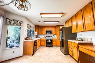 8469 Hollow Oaks Ct, Sacramento, CA 95828 - Photo 3