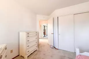 8469 Hollow Oaks Ct, Sacramento, CA 95828 - Photo 13