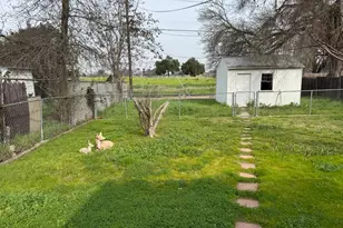 187 Bay Dr, Sacramento, CA 95815 - Photo 3