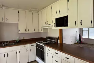 187 Bay Dr, Sacramento, CA 95815 - Photo 9