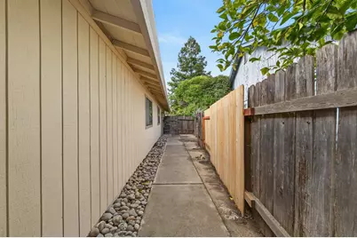 7717 Valley Wood Drive, Sacramento, CA 95828 - Photo 39