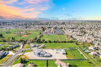 9013 Deleon Court, Elk Grove, CA 95624 - Photo 91