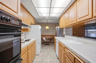 2718 Warwick Ln, Modesto, CA 95350 - Photo 13