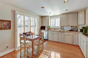 907 Commons Dr, Sacramento, CA 95825 - Photo 17