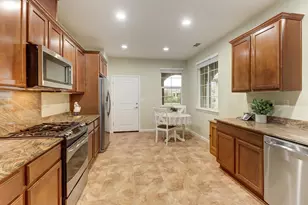 9882 Sheffield Way, Elk Grove, CA 95757 - Photo 7