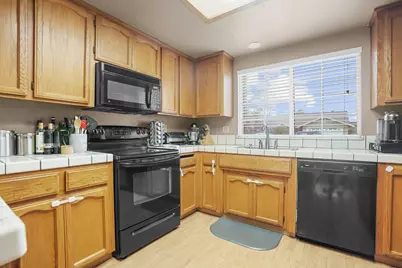 1017 Jayhawk Way, Modesto, CA 95358 - Photo 9