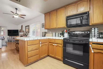 1017 Jayhawk Way, Modesto, CA 95358 - Photo 11