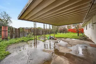 7229 Lawnwood Dr, Sacramento, CA 95828 - Photo 21