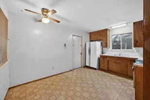 7229 Lawnwood Dr, Sacramento, CA 95828 - Photo 9