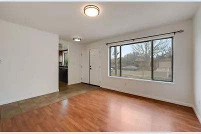 7074 Lynnetree Way, Citrus Heights, CA 95610 - Photo 3