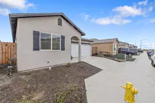 535 Sandtrap Ln, Lemoore, CA 93245 - Photo 3