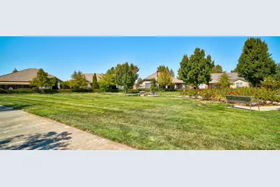 7828 Barnsley Way, Elk Grove, CA 95757 - Photo 33