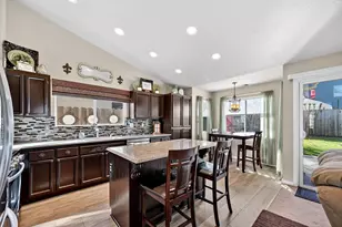 9122 Bungalow Way, Elk Grove, CA 95758 - Photo 13