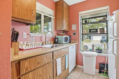 8185 Essen Way, Sacramento, CA 95823 - Photo 31