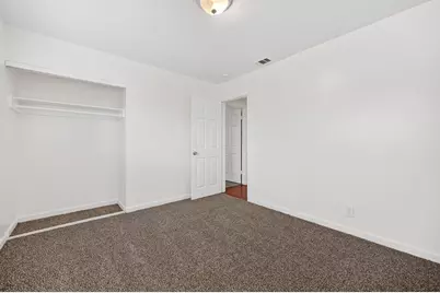 5204 Bradford Drive, Sacramento, CA 95820 - Photo 23