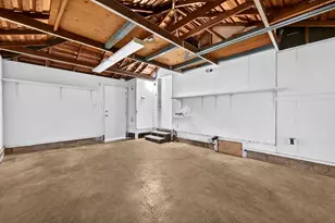 5204 Bradford Dr, Sacramento, CA 95820 - Photo 25