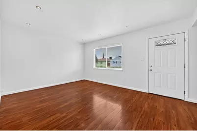 5204 Bradford Drive, Sacramento, CA 95820 - Photo 11