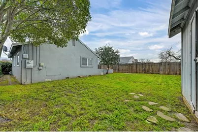 5204 Bradford Drive, Sacramento, CA 95820 - Photo 29