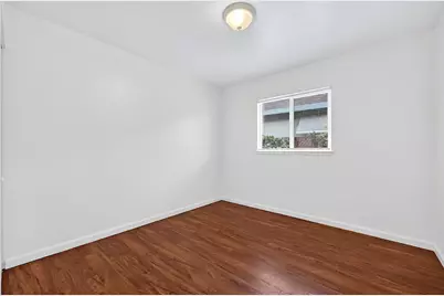 5204 Bradford Drive, Sacramento, CA 95820 - Photo 17