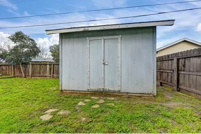 5204 Bradford Drive, Sacramento, CA 95820 - Photo 31