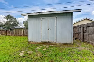 5204 Bradford Dr, Sacramento, CA 95820 - Photo 31