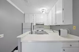 2241 Woodside Ln, Sacramento, CA 95825 - Photo 9