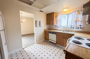 1118 Fallbrook Dr, Stockton, CA 95210 - Photo 13