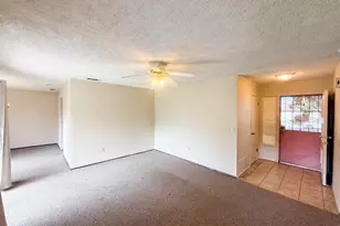 1118 Fallbrook Dr, Stockton, CA 95210 - Photo 7