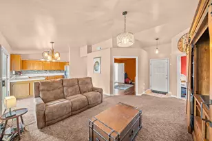 1810 Whispering Oaks Dr, Yuba City, CA 95991 - Photo 3