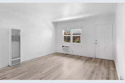 2401 24th Street, Sacramento, CA 95818 - Photo 3