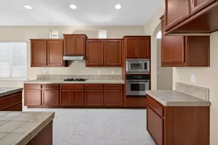 6900 Elvora Way, Elk Grove, CA 95757 - Photo 29