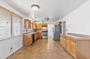 7828 Delaney Dr, Antelope, CA 95843 - Photo 9