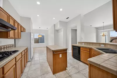 9272 Salmon Creek Drive, Elk Grove, CA 95624 - Photo 9