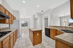 9272 Salmon Creek Dr, Elk Grove, CA 95624 - Photo 9