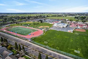 9272 Salmon Creek Dr, Elk Grove, CA 95624 - Photo 53