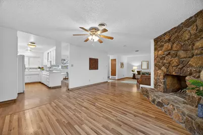 9723 Parktree Way, Elk Grove, CA 95624 - Photo 11