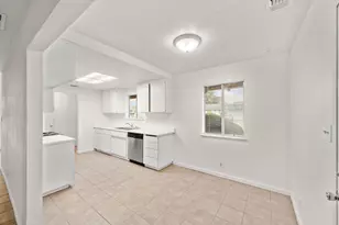 81 Brentford Cir, Sacramento, CA 95823 - Photo 9