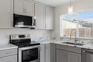 9464 Roseport Way, Sacramento, CA 95826 - Photo 11