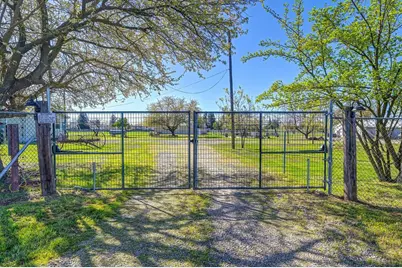8610 Carlisle, Sacramento, CA 95828 - Photo 3