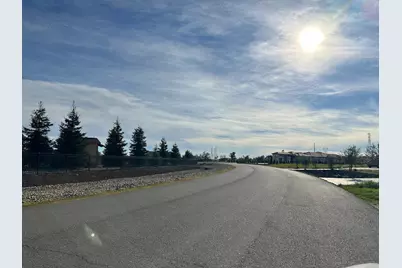 8631 Evian Court, Elk Grove, CA 95624 - Photo 5