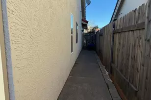 9452 Markfield Way, Sacramento, CA 95829 - Photo 19