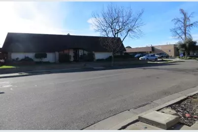 1313 W Robinhood Drive, Stockton, CA 95207 - Photo 5