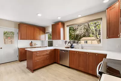 1233 Robertson Way, Sacramento, CA 95818 - Photo 11