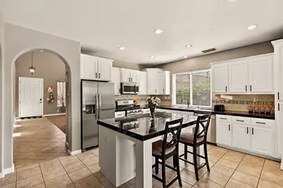 11437 Mirage Drive, Chowchilla, CA 93610 - Photo 9