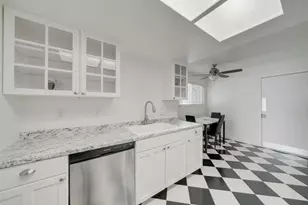 8205 Center Pkwy, Sacramento, CA 95823 - Photo 17