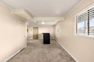 7565 Hillmont Dr, Oakland, CA 94605 - Photo 9