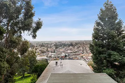 7565 Hillmont Drive, Oakland, CA 94605 - Photo 15