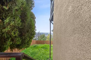 7565 Hillmont Dr, Oakland, CA 94605 - Photo 11